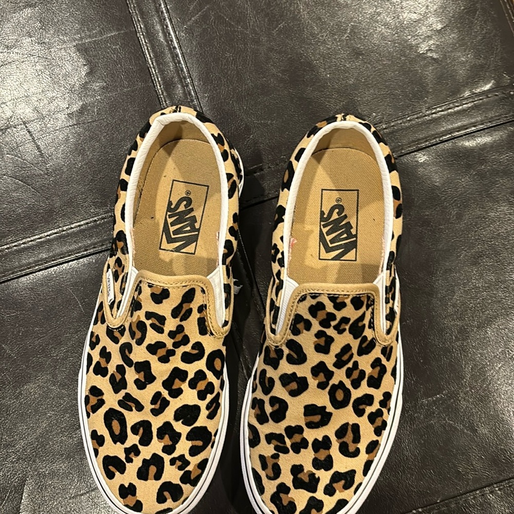 Size 7 VANS- new